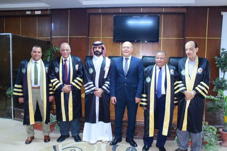 النعماني يشهد مناقشة رسالة دكتوراه لباحث سعودي ويؤكد جامعة سوهاج وجهة أكاديمية متميزة للطلاب الوافدين