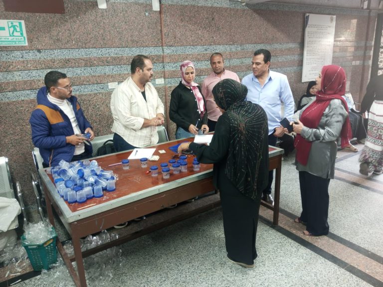 استكمالًا لإجراءات الإقامة بالمدن الجامعية بجامعة سوهاج إجراء تحاليل الكشف عن المخدرات لطالبات المدن الجامعية بالمقرين القديم والجديد.